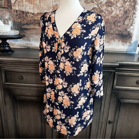 Rue21 Top Navy & Peach Floral size medium - Picture 1 of 7
